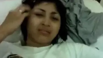Gadis Cantik Pasrah Goyang Kasur Desah Nikmat