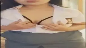 Gadis Siswi Cantik Pasrah Goyang Kasur Barbar