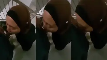 Ukhti Hijab Cantik Pasrah Servis Kasur Tangga