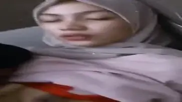 Ukhti Hijab Pink Cantik Pasrah Kasur Mandi