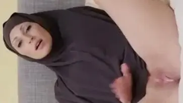 Ukhti Tante Hijab Cantik Pasrah Goyang Kasur